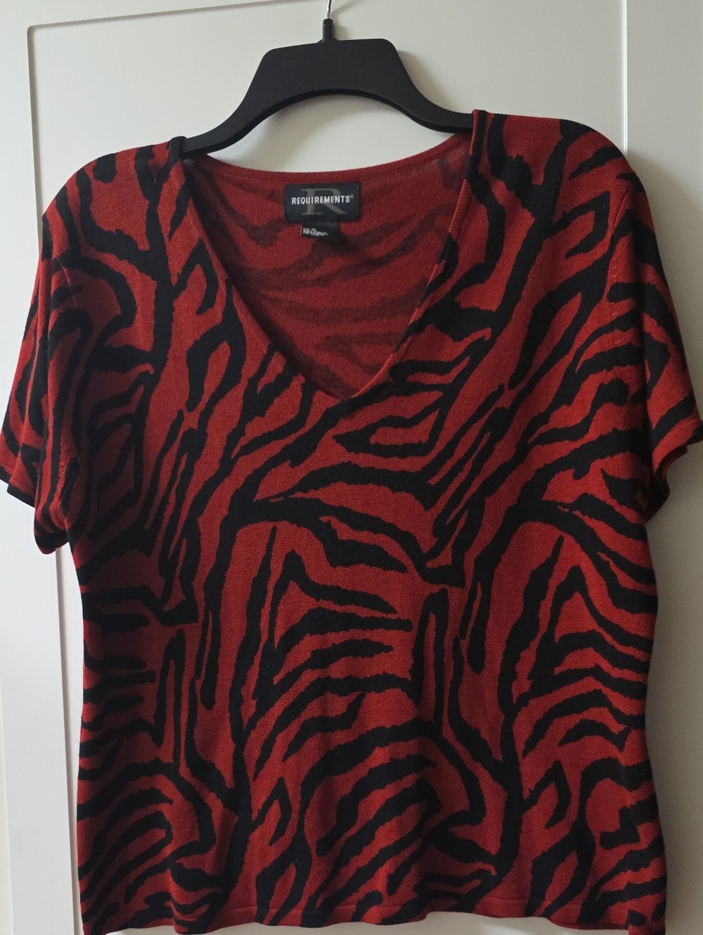 Requirements Red and Black Zebra V-Neck Knit Top Size XL